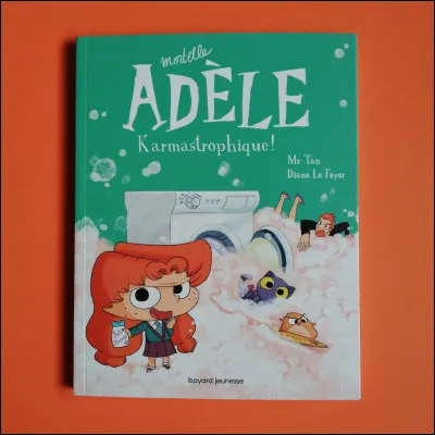 Que décide de faire notre petite fille à couettes orange ?