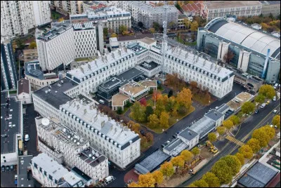 Que désigne "DGSE" ?