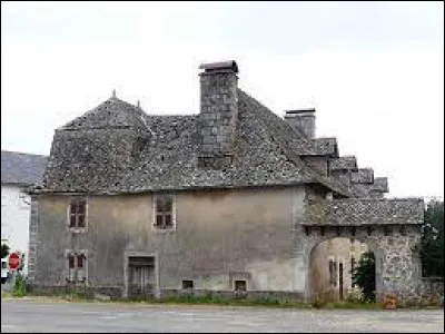 Commune de l'aire d'attraction Aurillacoise, dans la région naturelle de la Châtaigneraie, Lafeuillade-en-Vézie, qui se nommait Lacapelle-en-Vézie avant 1932, se situe dans le département ...