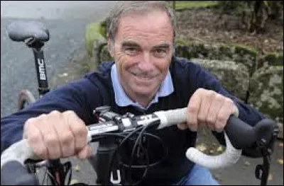 Combien de fois Bernard Hinault a-t-il remporté le Tour de France ?