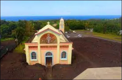 Quel nom porte cette église de Piton Saint-Rose "rescapée" de l'éruption du Piton de la Fournaise en 1977 ?