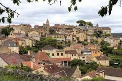 Quel est le surnom du village de Belvès, en Dordogne ?
