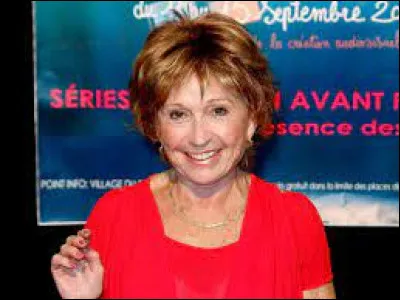 L'actrice Marion Game, morte le 23 mars 2023 a joué le rôle d'Huguette dans 15 saisons de cette série télévisée diffusée depuis novembre 2009 sur M6 :