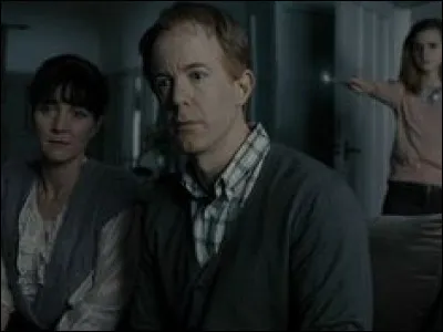 Quel sortilège Hermione lance-t-elle sur ses parents ?
