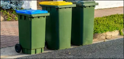 Monsieur Eugène Poubelle a donné son nom à la "poubelle". Quelle activité exerçait-il ?