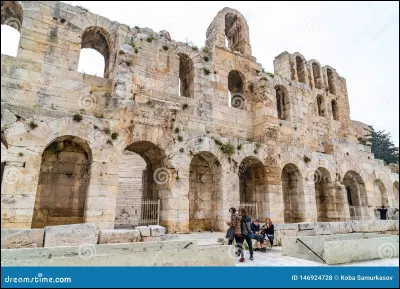 Mon pays est le pays d'origine d'Archimède. Mon nom provient d'une déesse. Qui suis-je ?