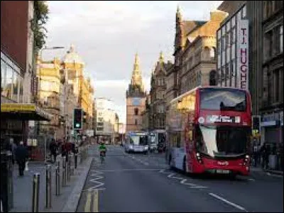 Lequel de ces adjectifs viendrait en premier dans la phrase ?