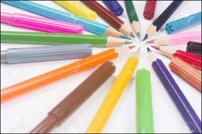 Je suis commune au feutre et au crayon. Quelle lettre suis-je ?