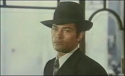 La dernière question est mon cadeau, avec qui partageait-il l'affiche dans "Borsalino" ?