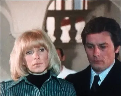Qui partageait l'affiche avec Alain Delon et Mireille Darc, dans "Les Seins de glace" ?