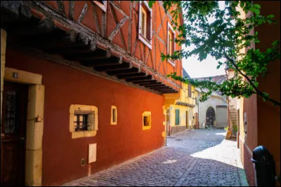 Comment s'appelle cette avanc&eacute;e sur la rue ?