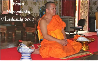 Quel terme en B est employé pour désigner un prêtre ou un moine bouddhiste en Asie du Sud-Est ?