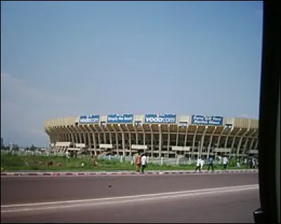 Dans quelle ville se trouve le stade des Martyrs de la Pentecôte ?