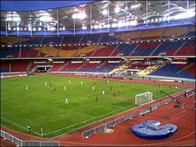 Dans quel pays se trouve le stade national Bukit Jalil ?