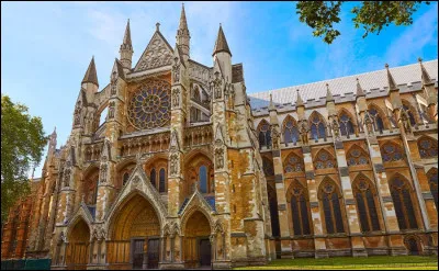 De style gothique, cet édifice religieux fondé pendant le XIIIe siècle sous Henri III est l'un des principaux monuments de Londres.