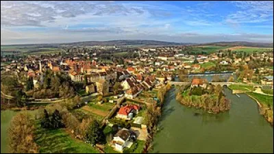 Sort du rang avant d'officier, c'est l'...