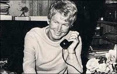 À la mort de l'auteur accidentellement en 1963, qui reprend la série ?