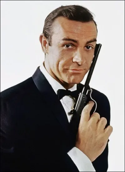 OSS 117 est le précurseur de genre. Combien d'année après sa création apparait James Bond ?