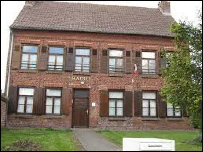 Nous terminons cette balade dans les Hauts-de-France, à Oxelaëre. Village de l'arrondissement de Dunkerque, il se trouve dans le département ...