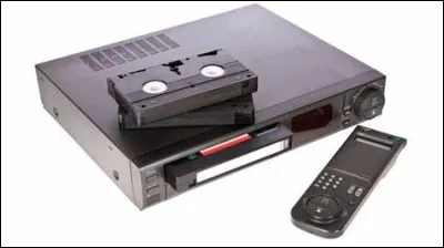 Quel est cette appareil en M qui enregistre des images et du son sur une bande magnétique ?