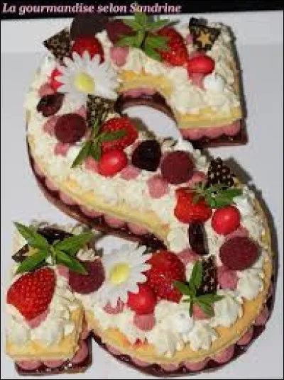 Suzette : dans la recette d'origine datant de 1896, comment devait être servie la crêpe Suzette, élaborée probablement par Escoffier ?