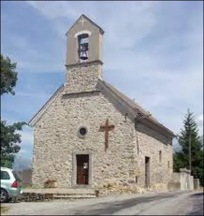 Voici la chapelle Saint-Antoine, à Forest-Saint-Julien. Village de l'aire d'attraction Gapençaise, dans le Champsaur et sur la rive gauche du Drac, il se situe dans le département ...