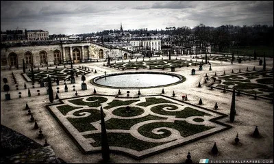 Sur son lit de mort, quelle phrase Louis XIV a-t-il prononcée ?