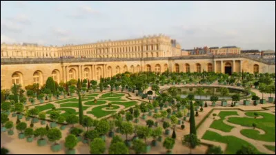 Qui fut le créateur des jardins du château de Versailles ?