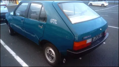 Quelle est cette auto française avec hayon ?