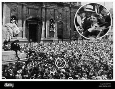 Allemagne : 
 Qui a été pris en photo sur l'Odeonsplatz de Munich le 4 août 1914 par le photographe Heinrich Hoffmann ?