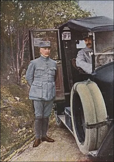 France : 
Colonel en 1914, il est nommé au commandement de la 4e brigade dinfanterie qui est composée de deux régiments, le 8e régiment d'infanterie en garnison à Saint-Omer, Calais et Boulogne et le 110e régiment d'infanterie en garnison à Dunkerque, Bergues et Gravelines. Qui est-il ?