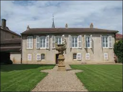 À quelle personnalité la commune Mosellane de Scy-Chazelles est-elle liée ?