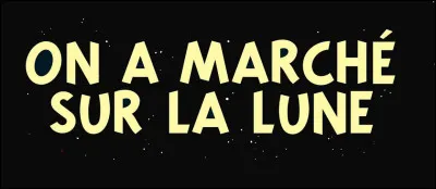 Combien voit-on de personnes au pied de la fusée ?