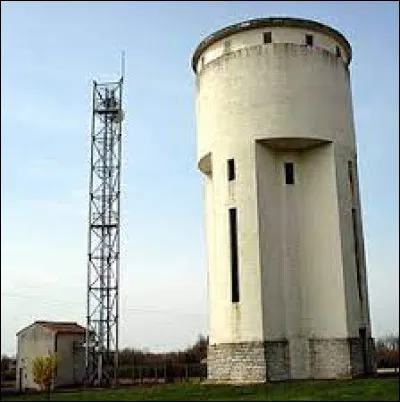 Je vous donne rendez-vous en Charente-Maritime, au château d'eau des Éduts. Petit village de 58 habitants, il se trouve en région ...