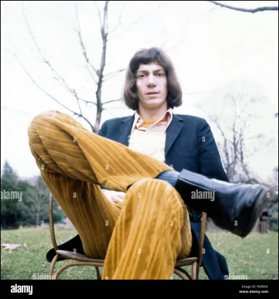 Quel est le prénom de ce chanteur ?