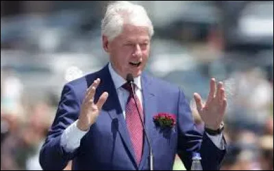 De quel pays Bill Clinton a-t-il le président entre 1993 et 2001 ?