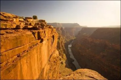 Le Grand Canyon du Colorado aux Etats-Unis a t creus par :