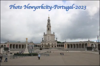 Quel est ce lieu de pélerinage en F, situé au Portugal, là où 3 jeunes bergers furent témoins de plusieurs apparition de la Vierge ?