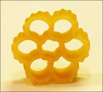 Quel est le nom en F de cette variété de pâte alimentaire extrudée en forme de fleur ?