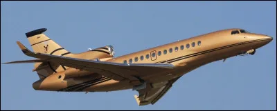 Quel est cet avion à réaction d'affaires en F construit par Dassault Aviation, produit à plus de 2 000 exemplaires et livré dans 90 pays ?