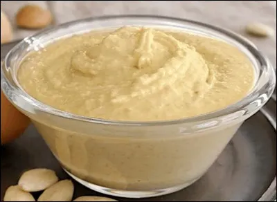 Quelle est cette crème en F, typique de la cuisine française, composée de 2/3 de crème d'amandes et de 1/3 de crème pâtissière ?