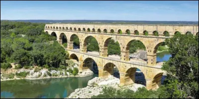 Quelle ville se situe dans le Gard ?