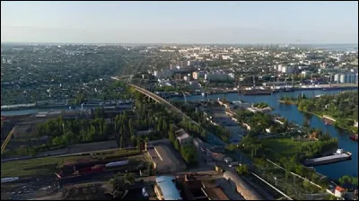 Dans quel pays se trouve la ville de Kherson ?