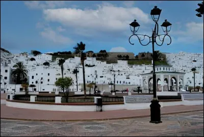 Dans quel pays se trouve la ville de Tétouan ?