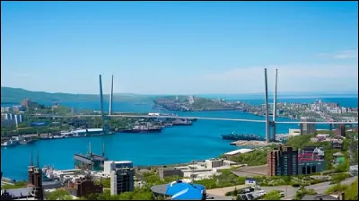Dans quel pays se trouve la ville de Vladivostok ?