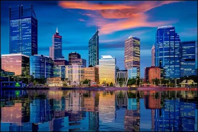Dans quel pays se trouve la ville de Perth ?