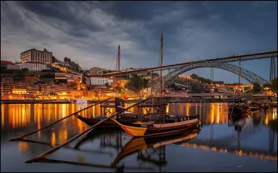 Dans quel pays se trouve la ville de Vila Nova de Gaia ?