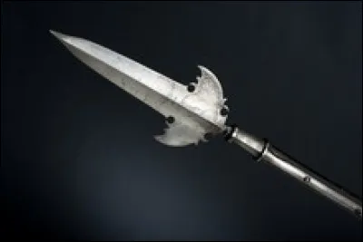 Quel est le nom de la lance dont le fer se divise à sa base, utilisée en Italie au XVe siècle ?
