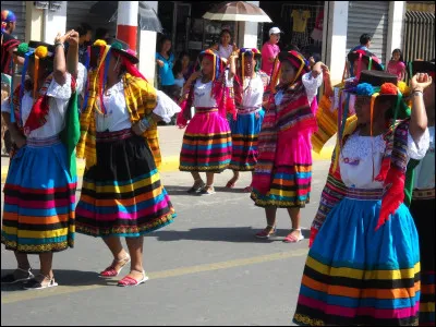 À quel pays appartient cette tenue traditionnelle ?