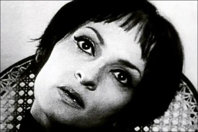 Barbara la grande dame en noir, se nomme en ralit ...